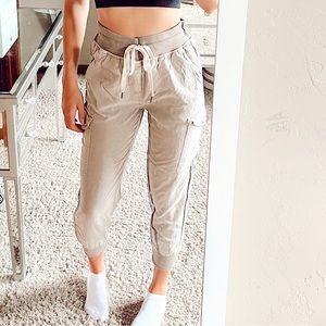 Aerie Lightweight Cargo Joggers • Size Small